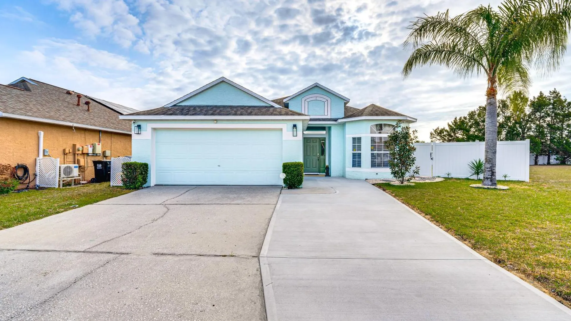 Private Pool And Yard Family Getaway In Davenport Villa Holiday home